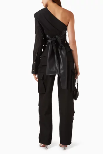 بلوزة بتصميم ملفوف وكتف مكشوف