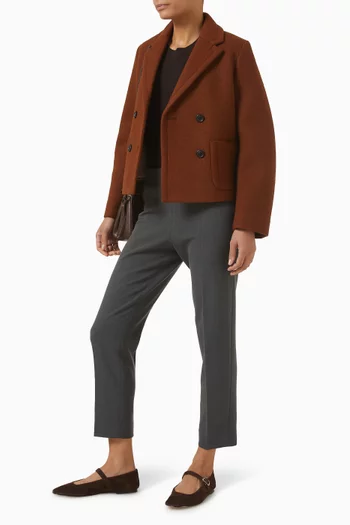 بنطال بقصة ضيقة