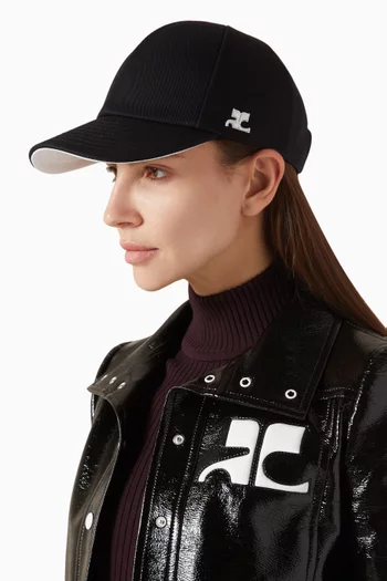 كاب مطرز بشعار الماركة قطن