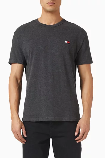 تي شيرت بشارة بشعار الماركة قطن