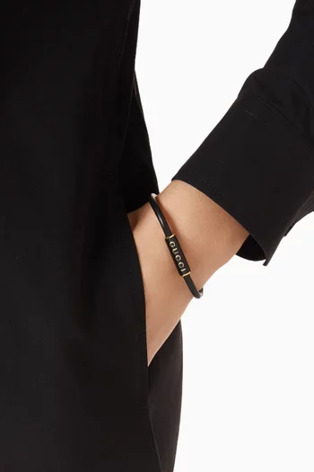 سوار بشعار الماركة مطلي بالمينا جلد