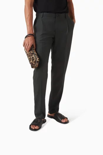 حذاء مفتوح بشعار الماركة جلد