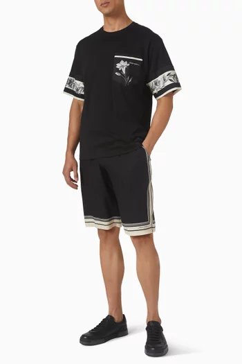 شورت برمودا بنقشة خطوط حرير