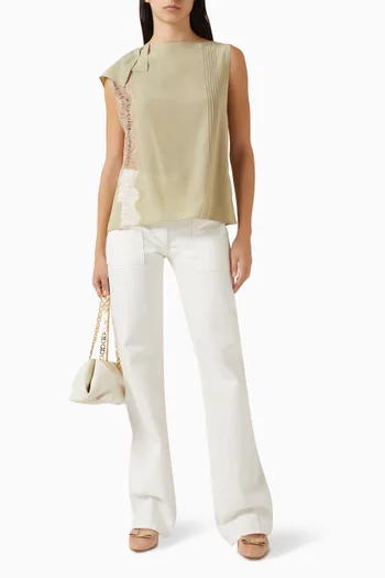 بلوزة مزينة بشريط دانتيل حرير