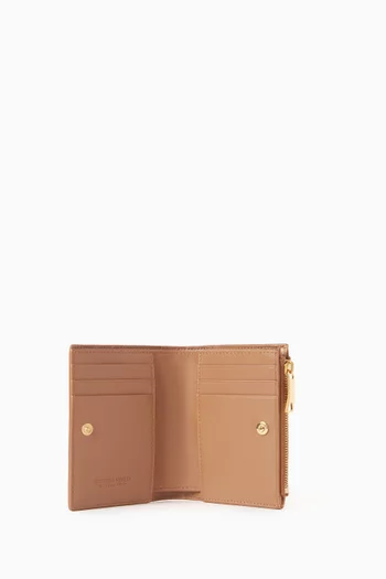 محفظة صغيرة ثنائية الطي جلد لامع مجدول