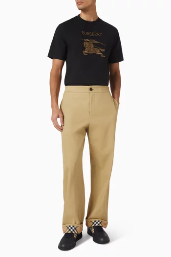 تي شيرت بشعار الفروسية قطن