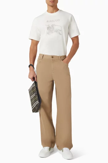 تي شيرت بشعار الفروسية قطن