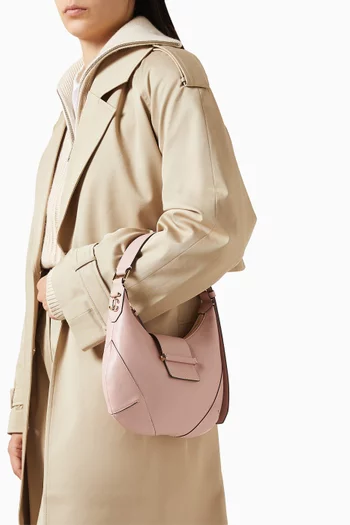 حقيبة كتف هوبو بحلية عمود جلد