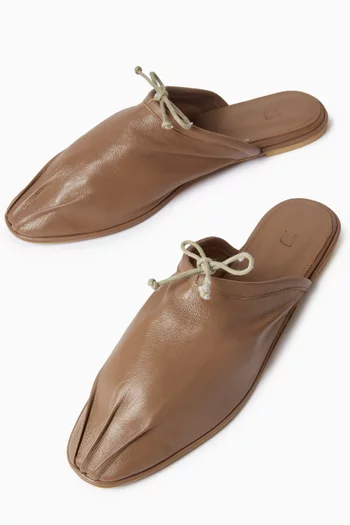 Lyn Flat Mules in Leather