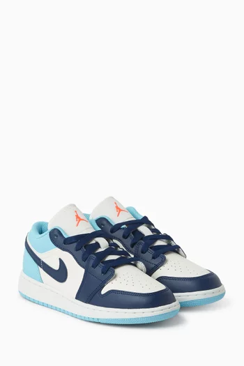 سنيكرز آير جوردان 1 أسفل الكاحل