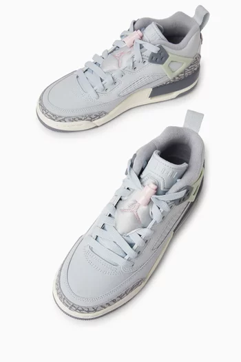 سنيكرز سبيزيك أسفل الكاحل