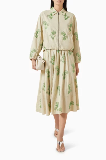 جاكيت مزين بتطريزات بالخرز