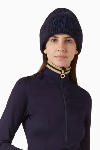 قبعة بيني فاليري منسوجة بشعار الماركة بملمس بارز