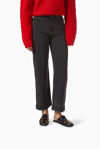 حذاء مفتوح من الخلف ومرصع بحلي معدنية جلد