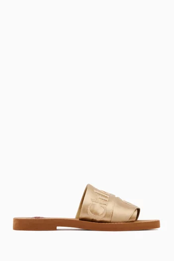 حذاء مفتوح وودي بشعار الماركة ستان