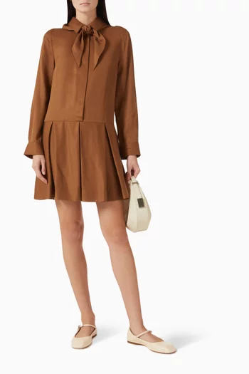 فستان قصير لايوسيل بفتحة رقبة بوشاح وخصر منخفض