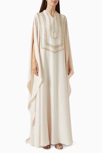 قفطان بتطريزات يدوية