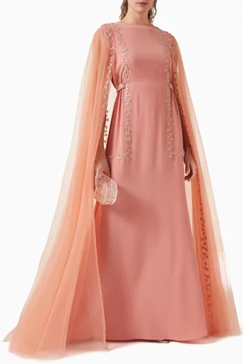 فستان مزين بتطريزات وأكمام بنمط كاب