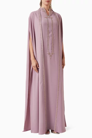 كاب مزين بتطريزات بالخرز