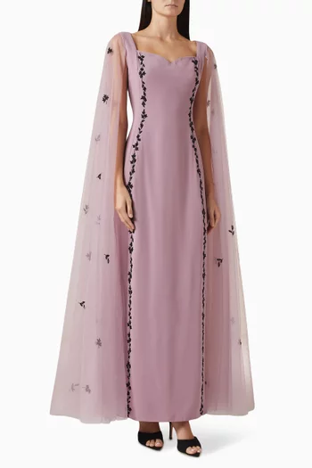 فستان مزين بتطريزات وأكمام بنمط كاب