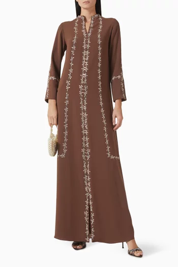 فستان مزين بتطريزات يدوية