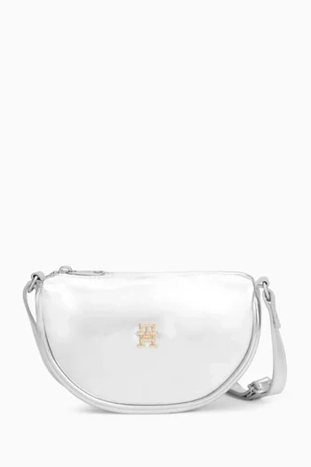 حقيبة كروس على شكل قمر بشعار الماركة