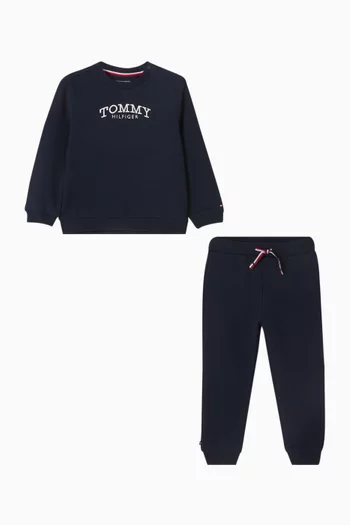 طقم مكون من قطعتين