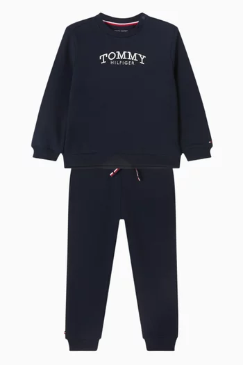 طقم مكون من قطعتين