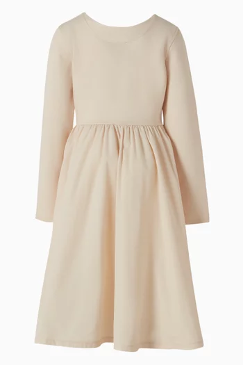 فستان بأكمام طويلة واسع