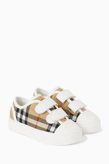 سنيكرز بنقشة مربعات 