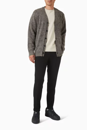 بنطال ساسميثي بقصة ضيقة