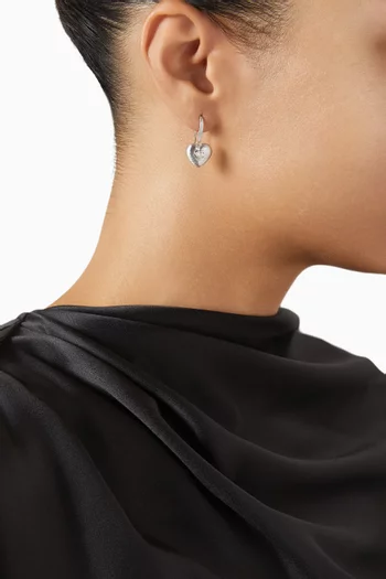 أقراط بتصميم قلب مرصعة بالماس ذهب أبيض عيار ‏18‏