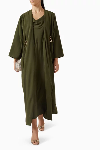 طقم عباية مزين بتطريزات