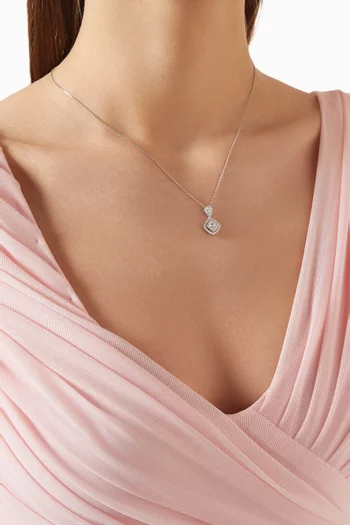 قلادة وان سيكس ايت بدلاية مرصعة بالماس ذهب أبيض عيار 18