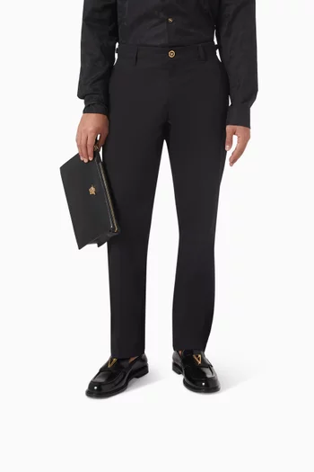 حذاء سهل الارتداء بحلية حرف V جلد