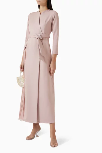 فستان بحزام وطيّات شيفون وكريب