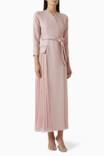 فستان بحزام وطيّات شيفون وكريب