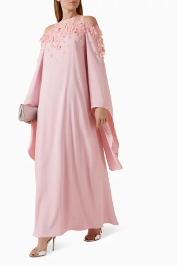 قفطان بتطريزات زهور بارزة