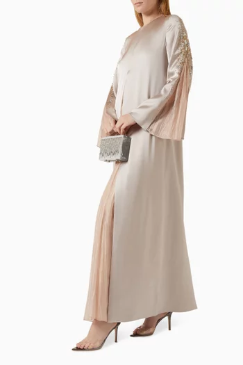 قفطان مزين بتطريزات ستان