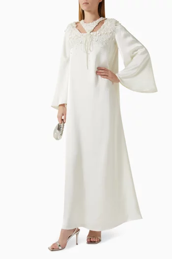 قفطان مزين بتطريزات بالخرز