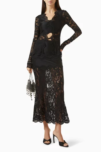 بلوزة بحواف صدفية الشكل دانتيل