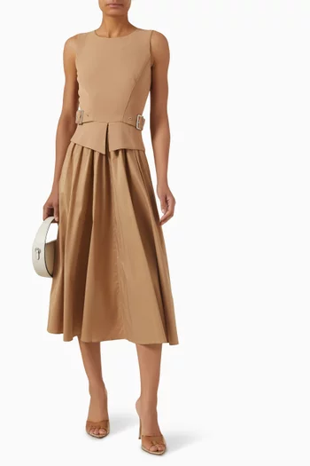 فستان بحزام وظهر مكشوف