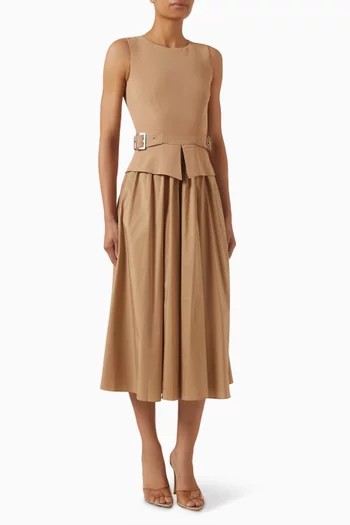 فستان بحزام وظهر مكشوف