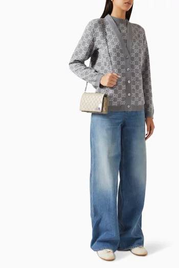 حقيبة صغيرة بسلسلة قنب بنقشة شعار حرفي GG