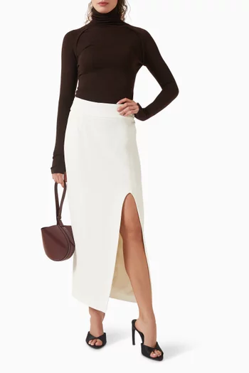 تنورة بفتحة