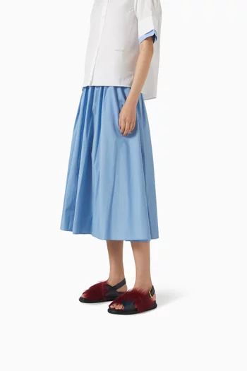 صندل فاسبت بسيور متقاطعة جلد عجل مزين بشعر