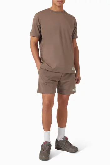 شورت بقصة عادية بحياكة داخلية 6 بوصة قماش سوفتسكين معاد تدويره