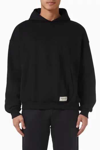 كنزة بغطاء رأس فضفاضة وشعار الماركة قطن