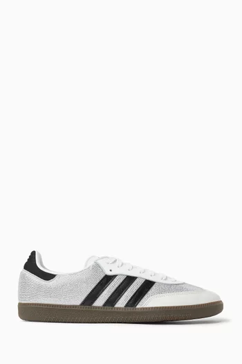 سنيكرز سامبا او جي بتصميم مرصع بأحجار الراين أسفل الكاحل