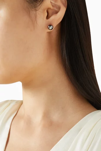 أقراط أكيلا مزينة بلؤلؤ كيشي ذهب عيار 18